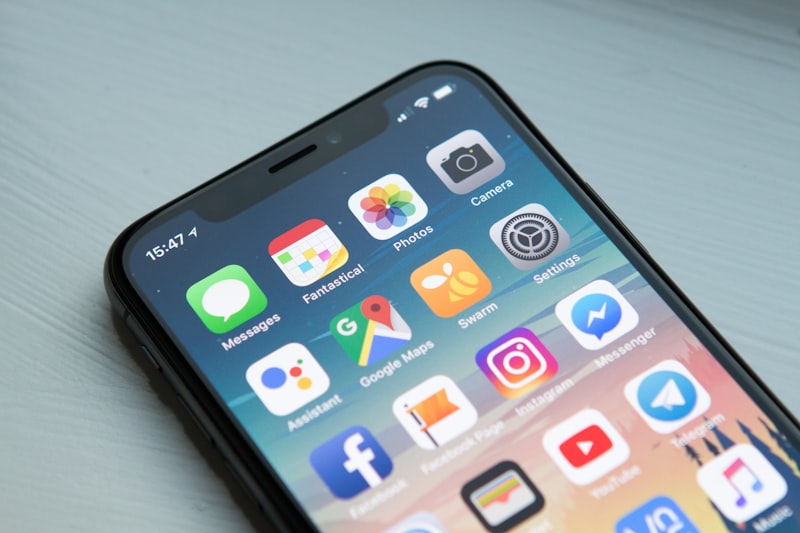 Mobil Tətbiq vs Responsiv Sayt: Biznesiniz üçün Hansını Seçməli?